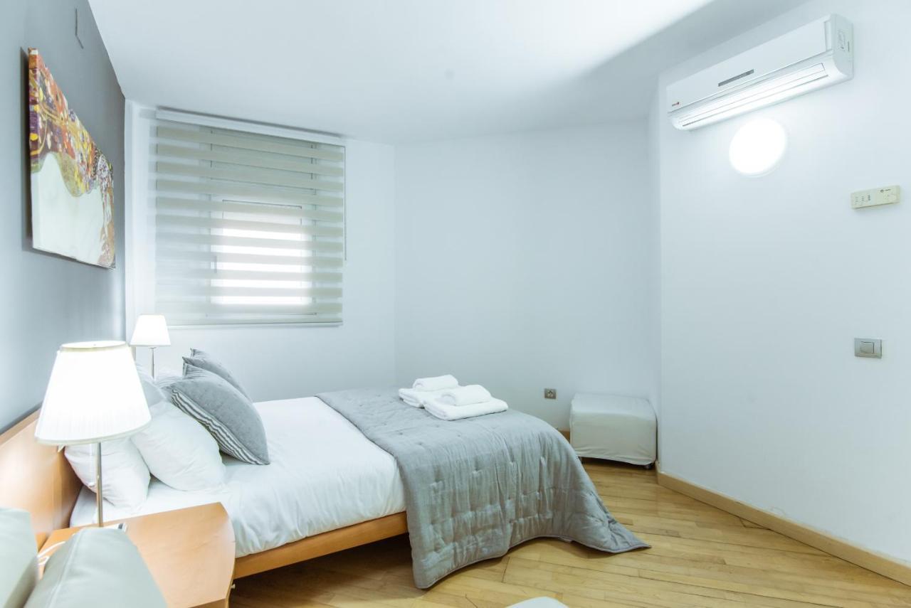 Two Bedroom Townhouse Within 10Min Walk From Beach Barcelona Exterior photo
